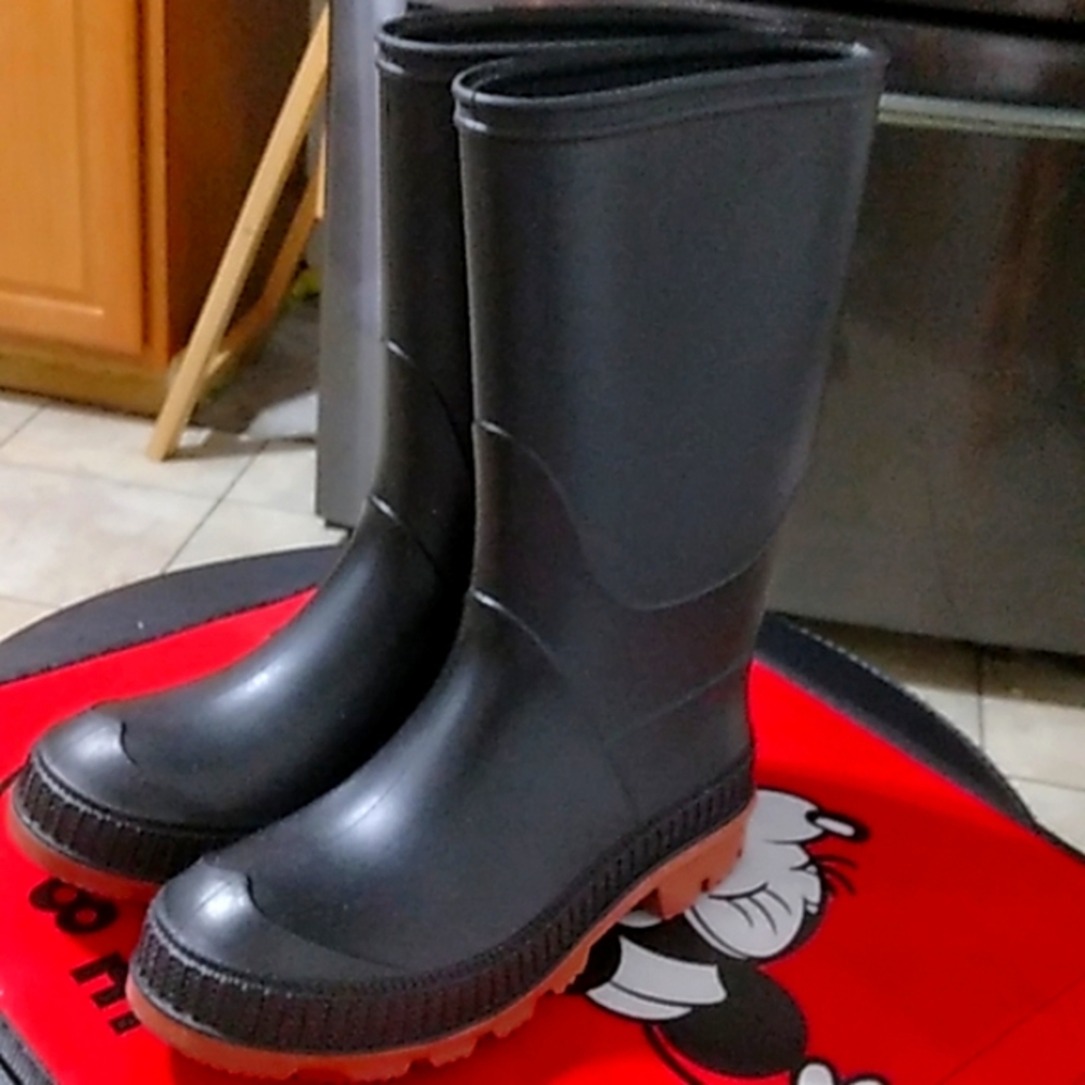 NWOT BOYS RUBBER RAIN/MUD BOOTS SIZE 13